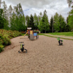 Pujonevan puiston pienemille lapsille soveltuvia leikkipaikkoja